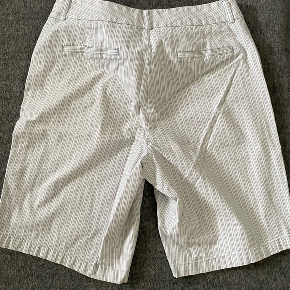 Dockers Women’s Ideal Fit Striped Chino Shorts ( 10 ) - Picture 6 of 9